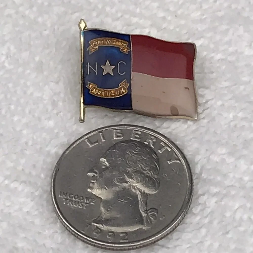 North Carolina Flag Pin Brooch Gold Tone Enamel Vintage